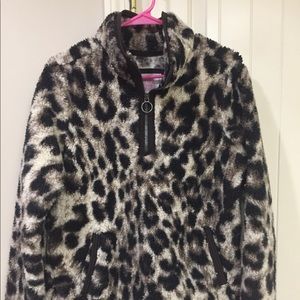 Adult small pullover. Like new. Smoke free